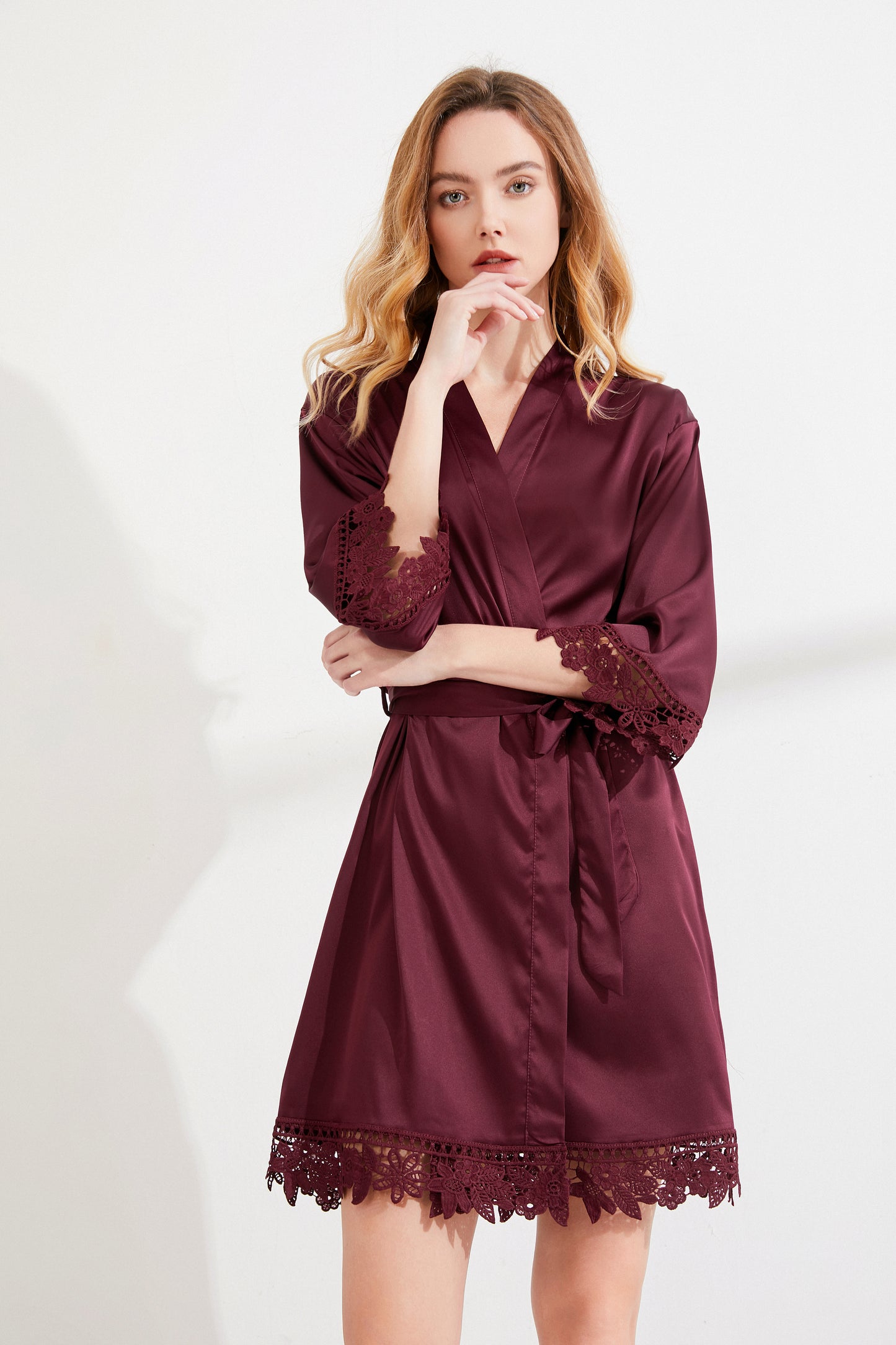 Bata de Satín Estilo Leonor