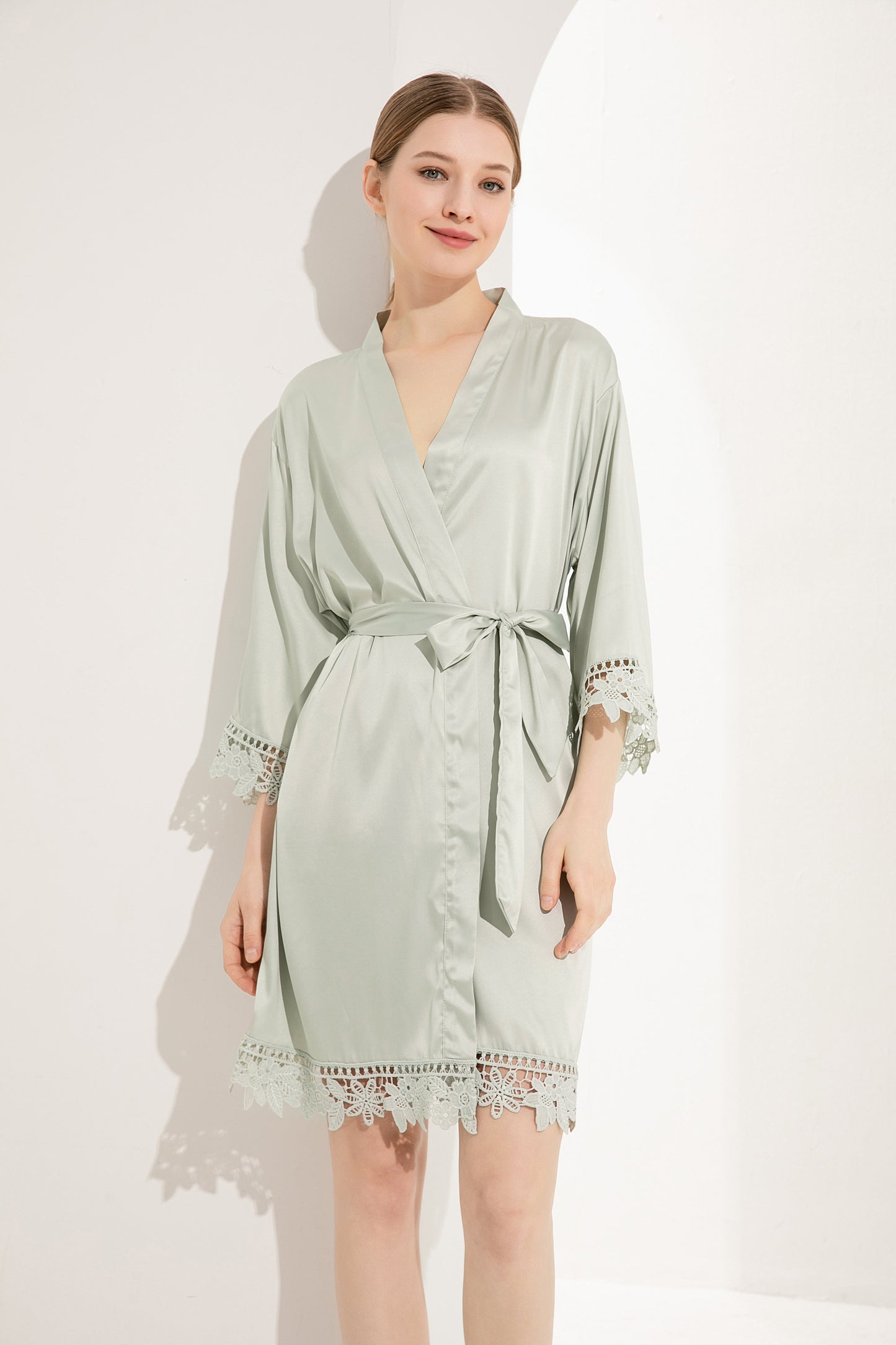 Bata de Satín Estilo Leonor